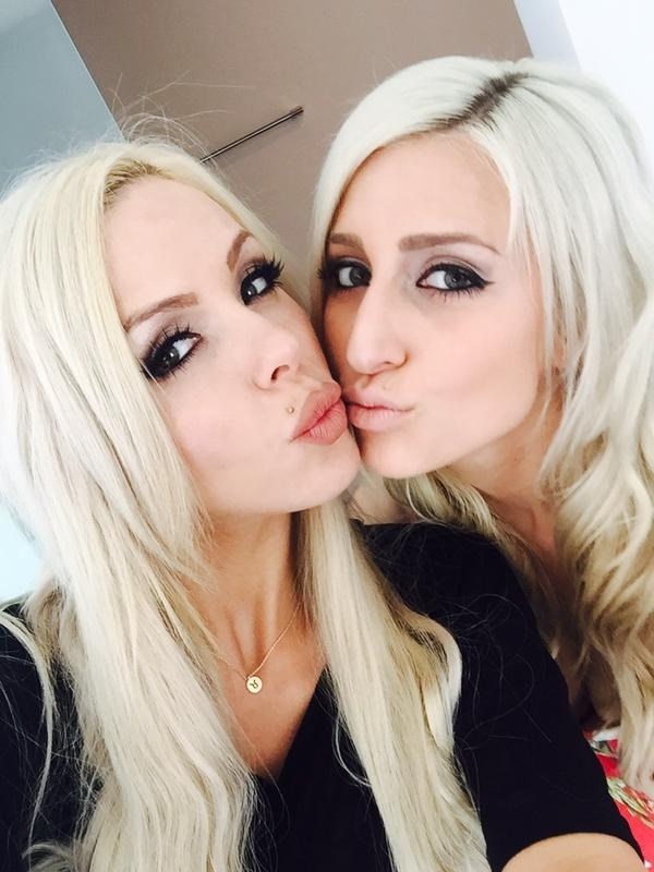 w Nina Elle.jpg
