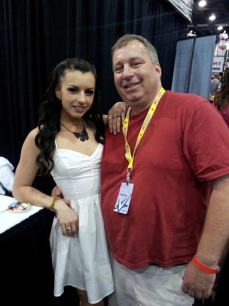 Lexi Belle.jpg