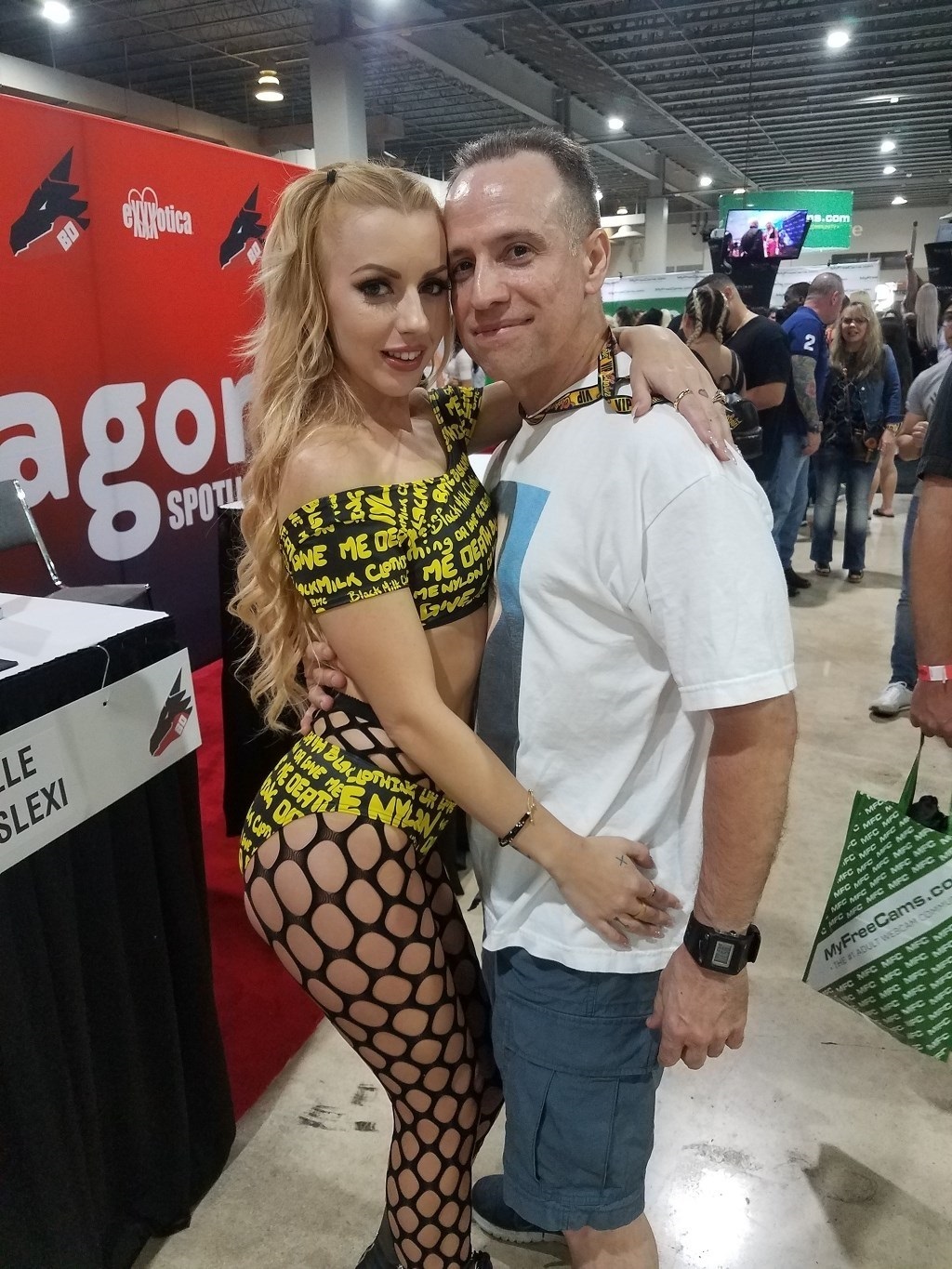 Ex mia 19 Lexi Belle 2.jpg
